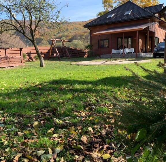 پانسیون Guest House Pid Dubom карпати під дубом