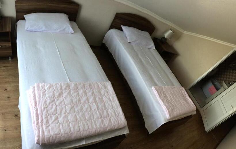 پانسیون Mari Guest House