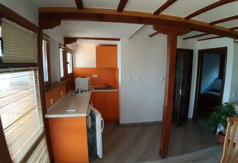 פנסיון Tora Bora Guest House