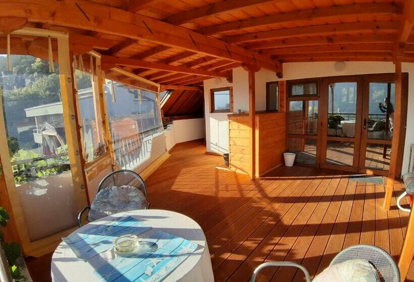 פנסיון Tora Bora Guest House