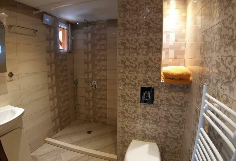 פנסיון Tora Bora Guest House