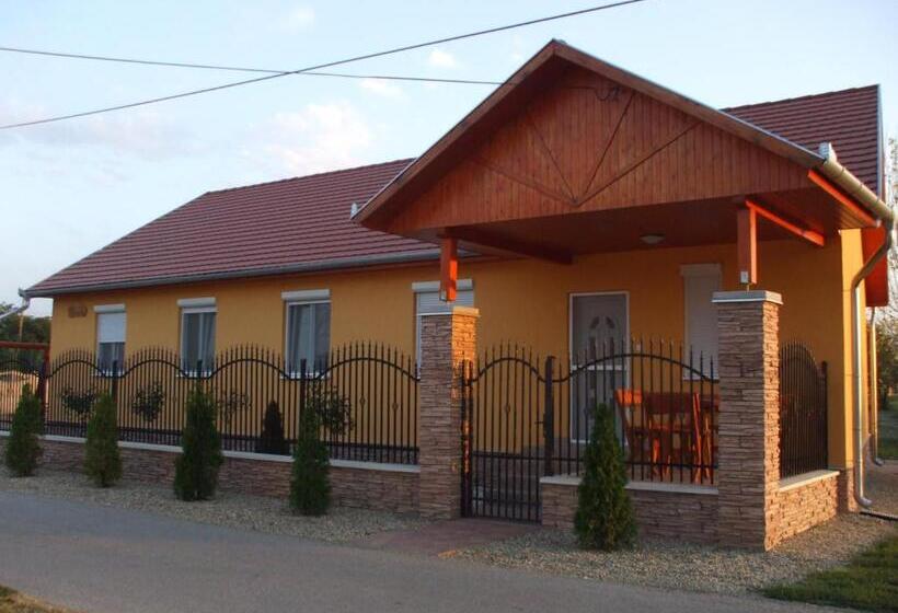 Tó  Party Panoráma Panzió & Wellness