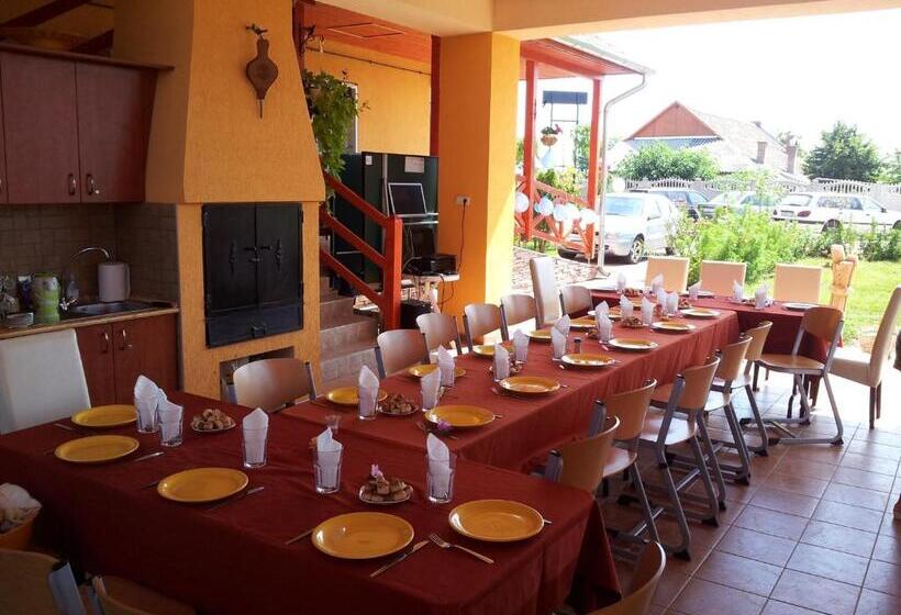 Tó  Party Panoráma Panzió & Wellness