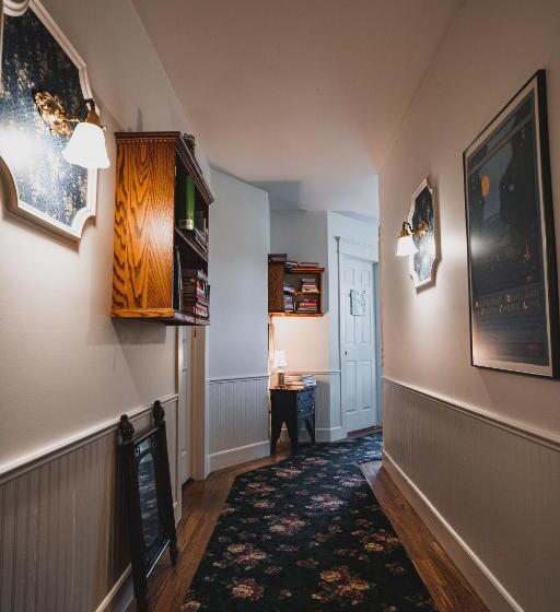 Yelton Manor Bed And Breakfast