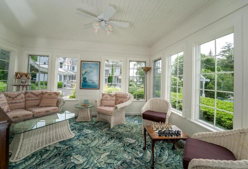 Yelton Manor Bed And Breakfast