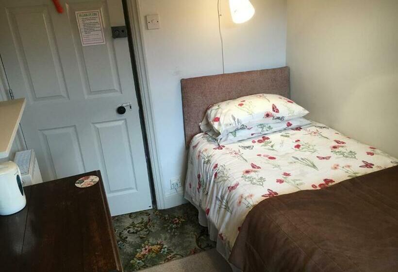 فندق صغير The Falcon Inn