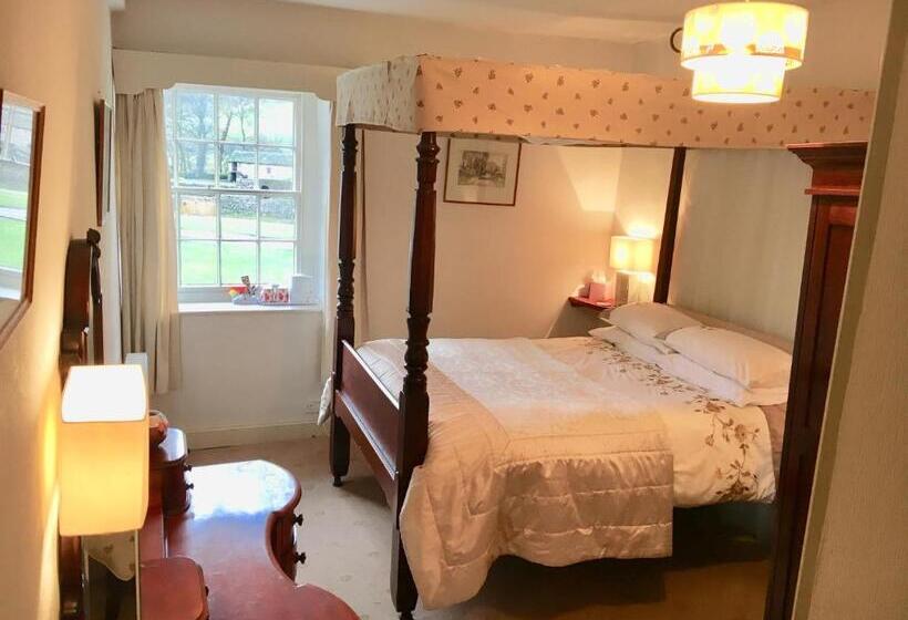 فندق صغير The Falcon Inn