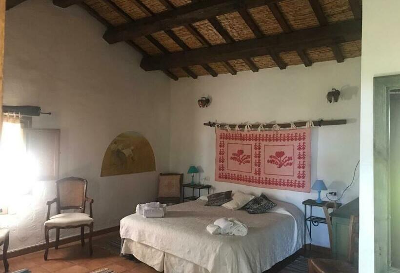 هتل Agriturismo Il Muto Di Gallura