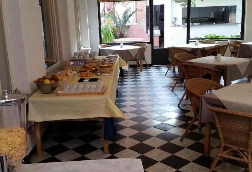 ホテル Albergo Lungomare