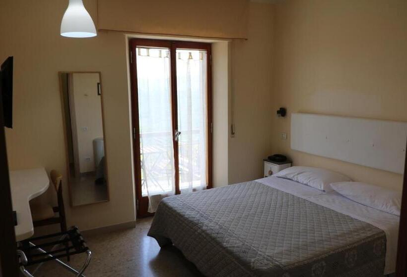 בית מלון כפרי Monti Azzurri