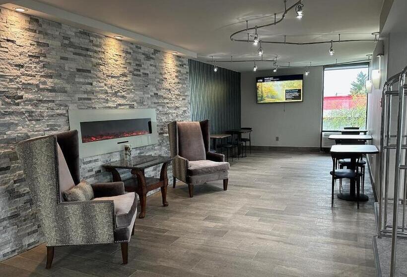 ホテル Rodeway Inn & Suites