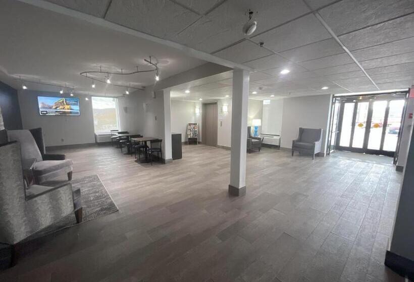 ホテル Rodeway Inn & Suites