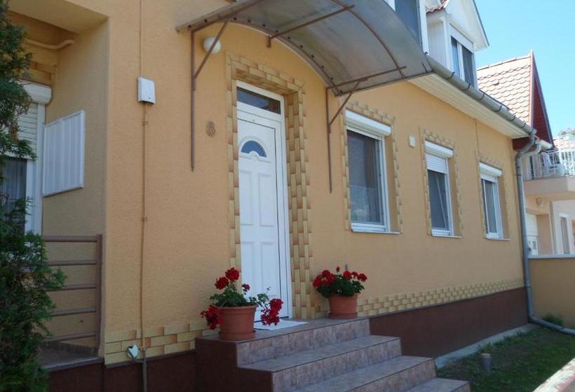 Пансион Makai Apartman