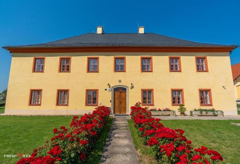 بنسيون Penzion Na Faře