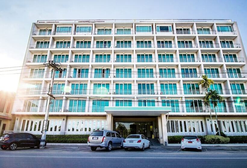 B2 Premier Hotel & Resort