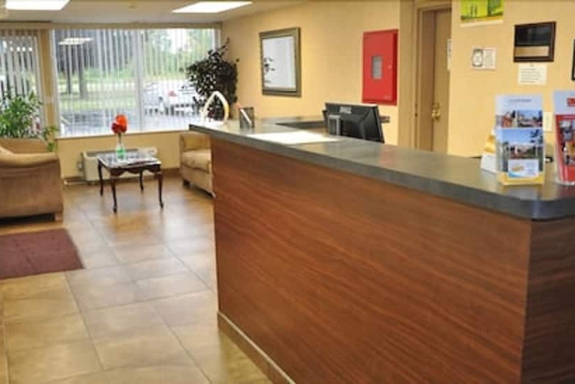 בית מלון כפרי Airport Inn Flint