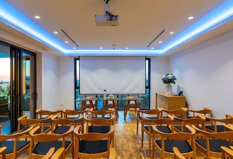 Anemi Hotel & Suites