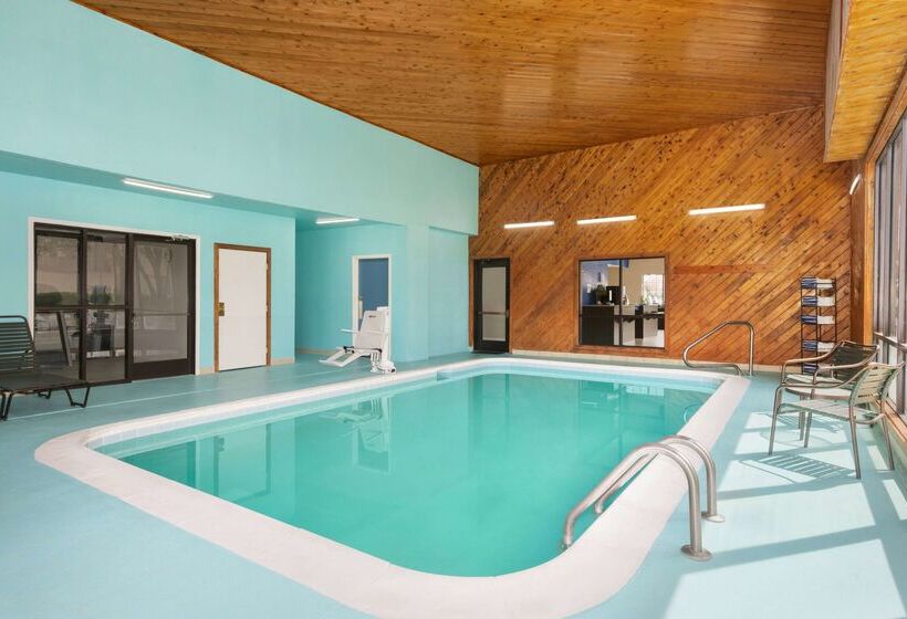 Отель Baymont By Wyndham Winchester