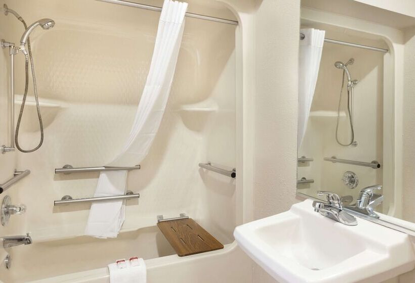 Отель Baymont By Wyndham Winchester