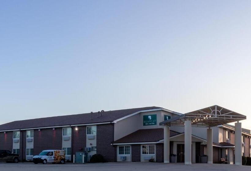 فندق Bearcat Inn And Suites