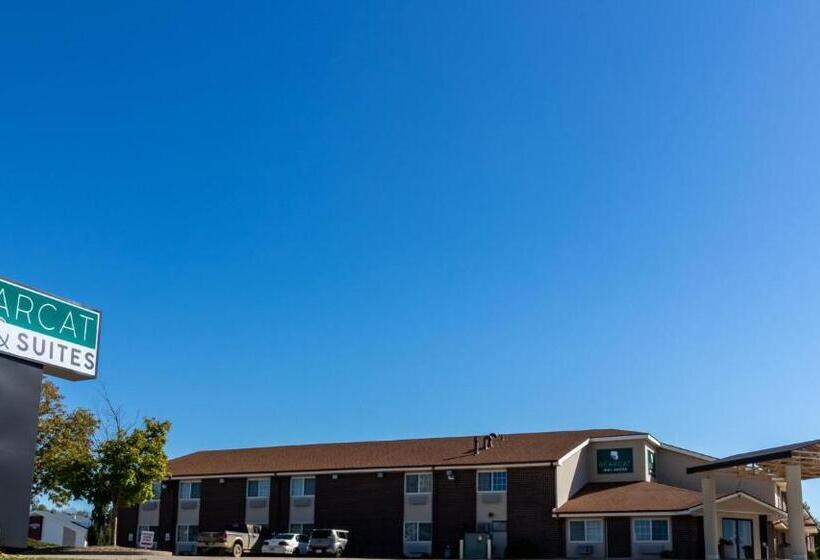 فندق Bearcat Inn And Suites