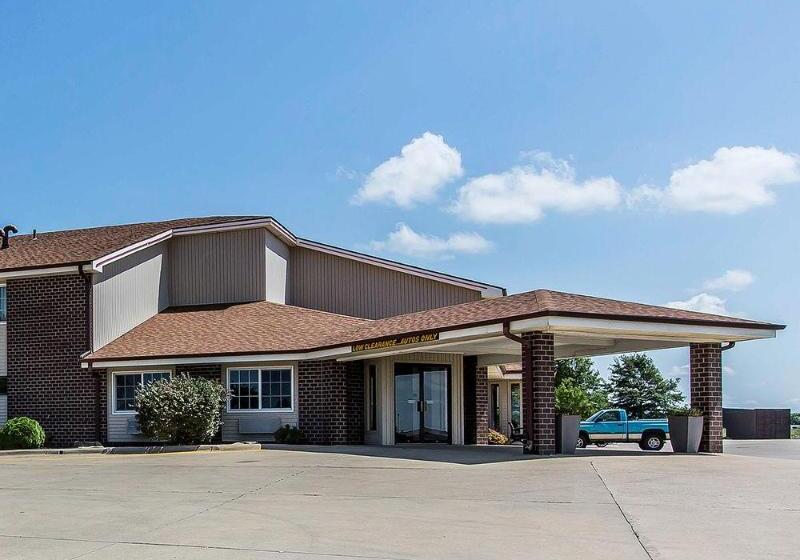 فندق Bearcat Inn And Suites