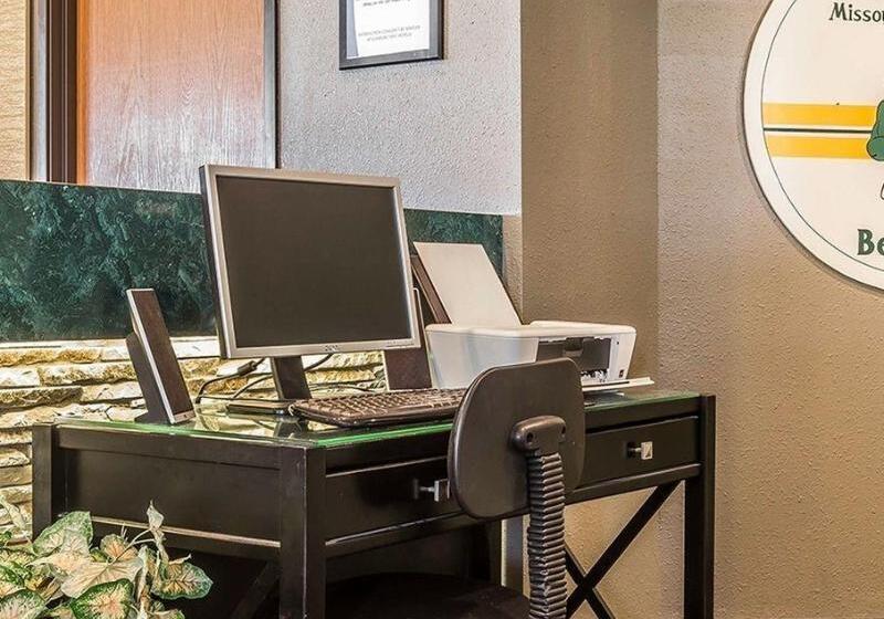 فندق Bearcat Inn And Suites