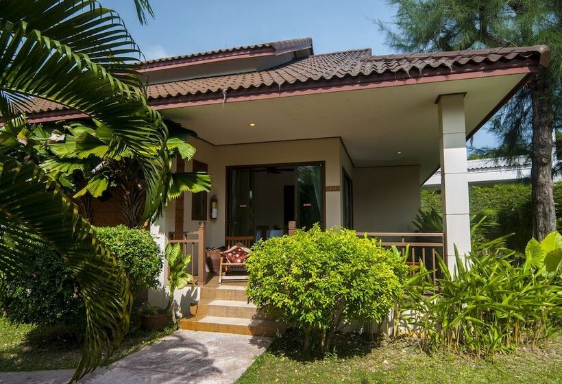 בית מלון כפרי Blu Pine Villa & Pool Access