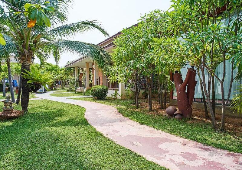 בית מלון כפרי Blu Pine Villa & Pool Access