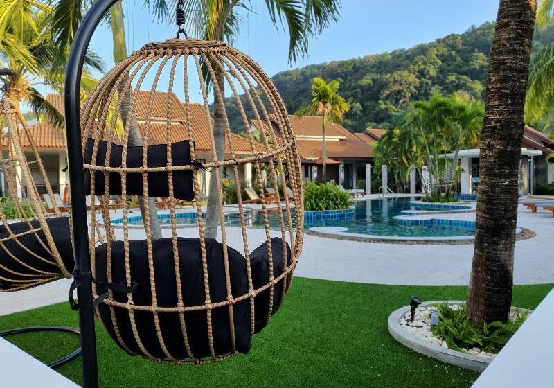 בית מלון כפרי Blu Pine Villa & Pool Access