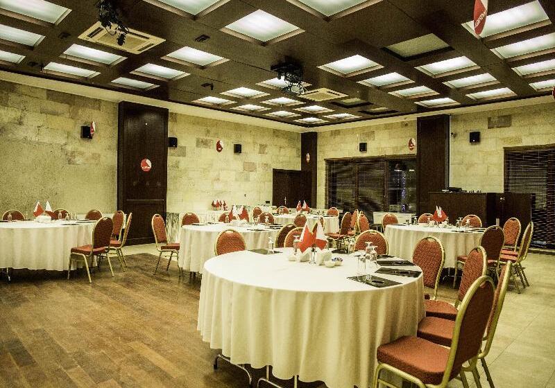 בית מלון כפרי Cappadocia Cave Resort and Spa