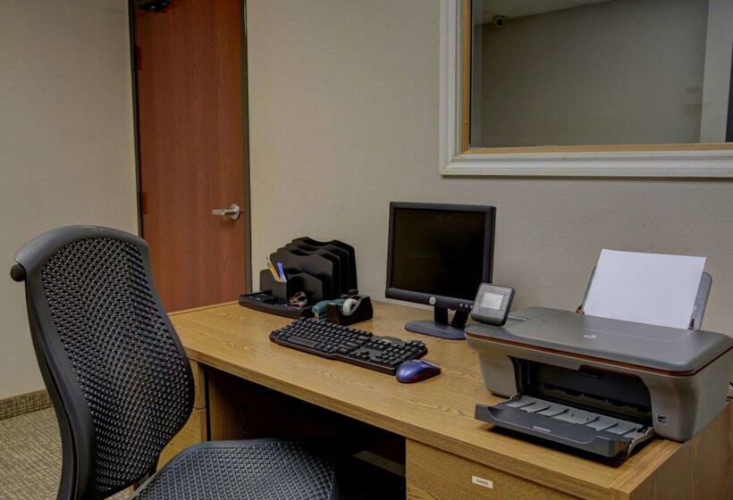 בית מלון כפרי Comfort Inn & Suites