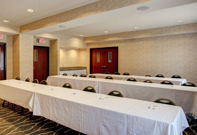 בית מלון כפרי Comfort Inn & Suites