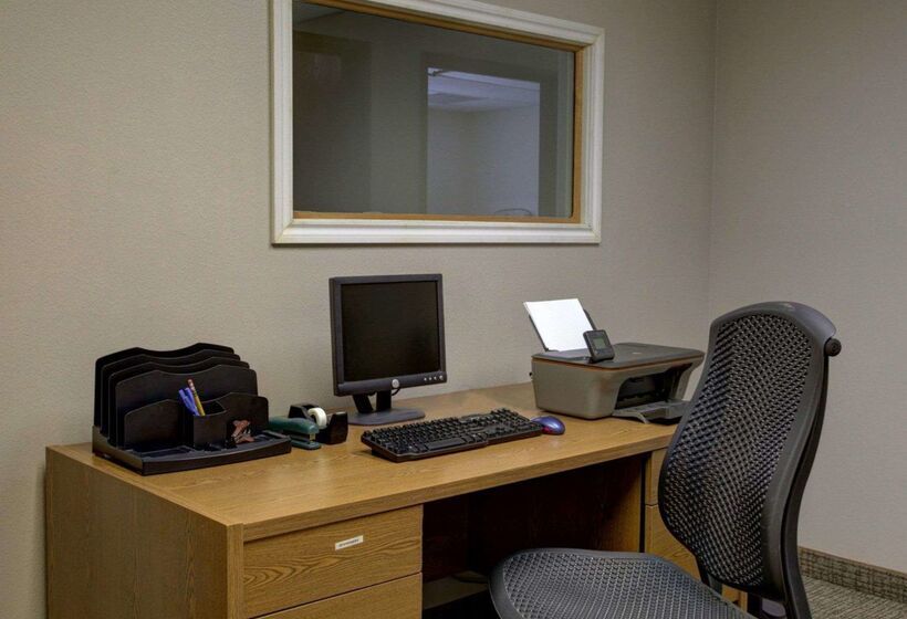 בית מלון כפרי Comfort Inn & Suites