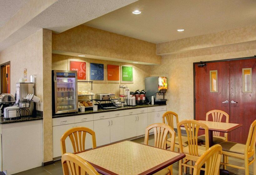 בית מלון כפרי Comfort Inn & Suites