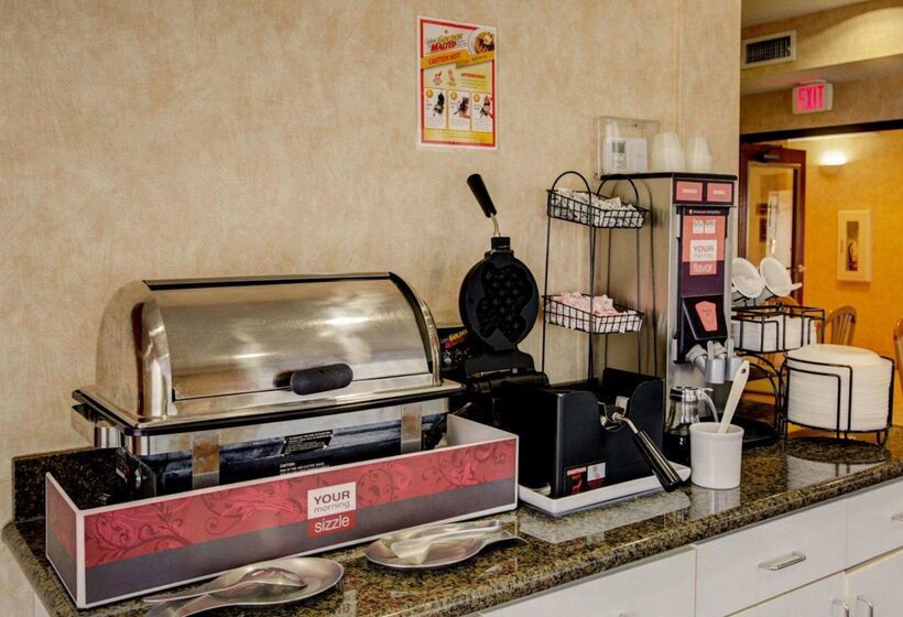 בית מלון כפרי Comfort Inn & Suites