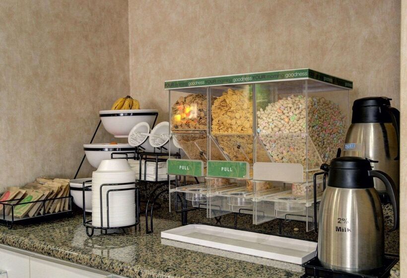 בית מלון כפרי Comfort Inn & Suites