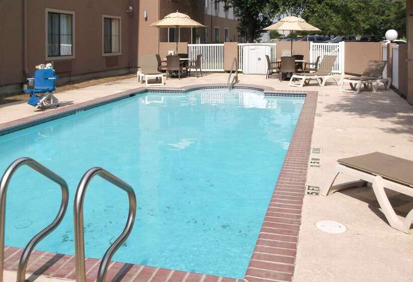 בית מלון כפרי Comfort Inn & Suites