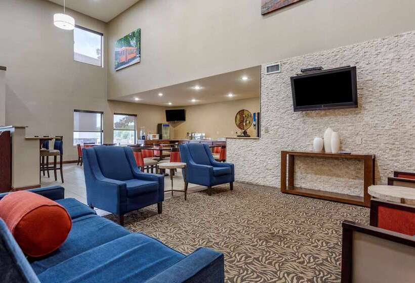 فندق Comfort Suites