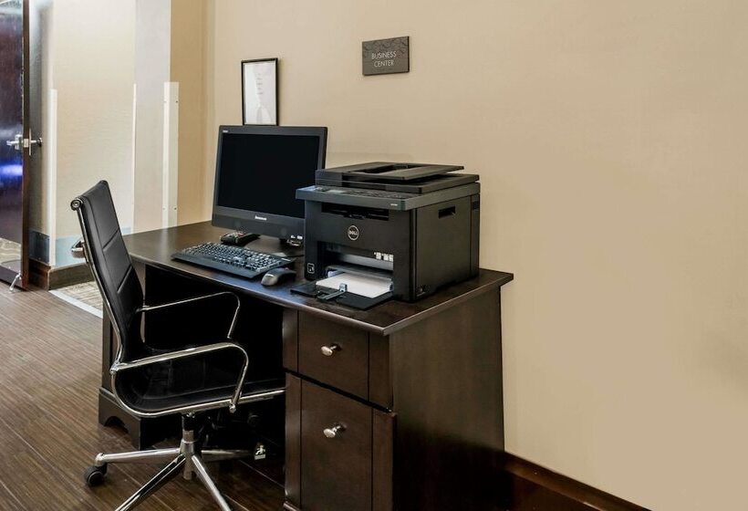 فندق Comfort Suites