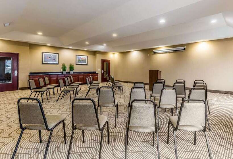 Отель Comfort Suites