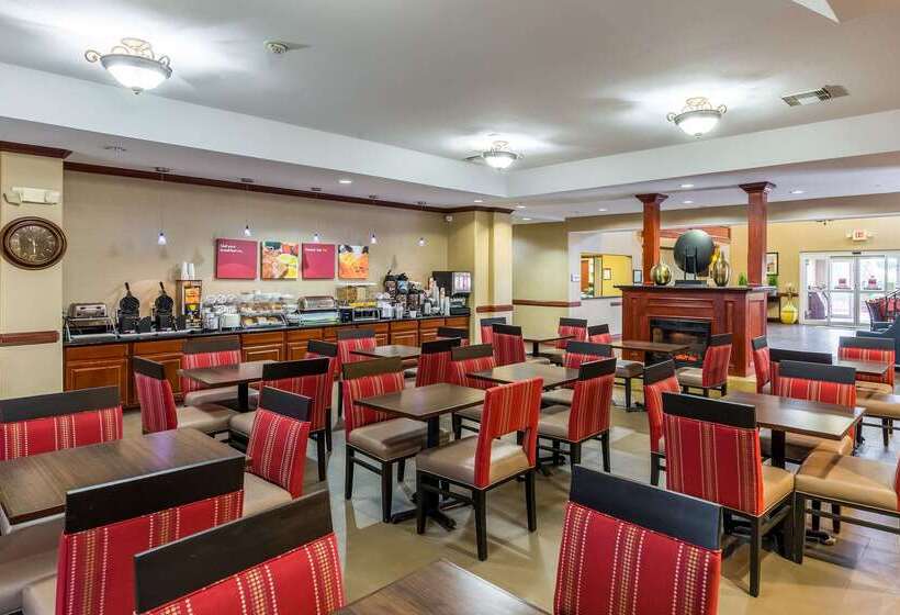 Отель Comfort Suites