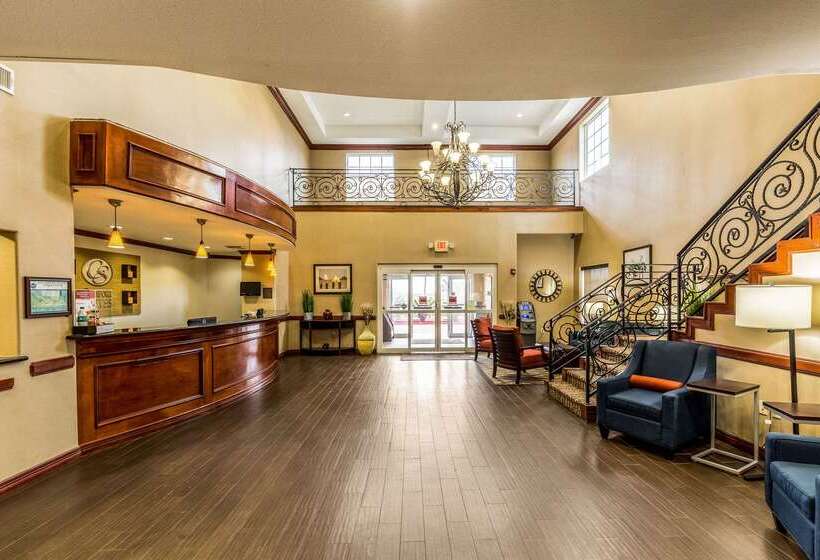 Отель Comfort Suites