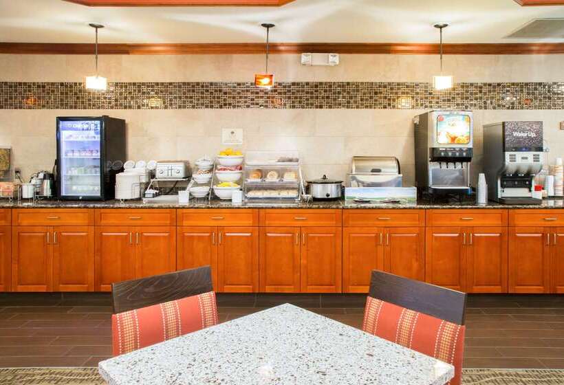 Отель Comfort Suites Grand Rapids South