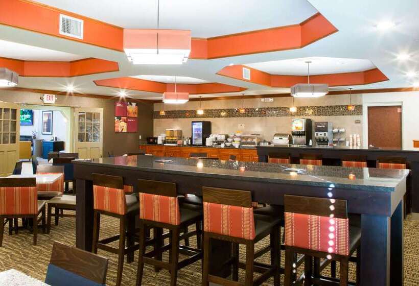 Отель Comfort Suites Grand Rapids South