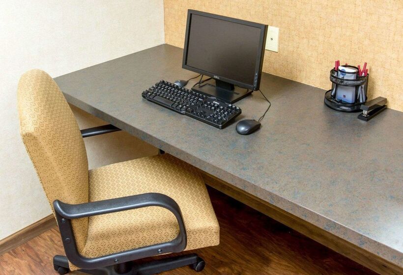 Отель Comfort Suites Grand Rapids South