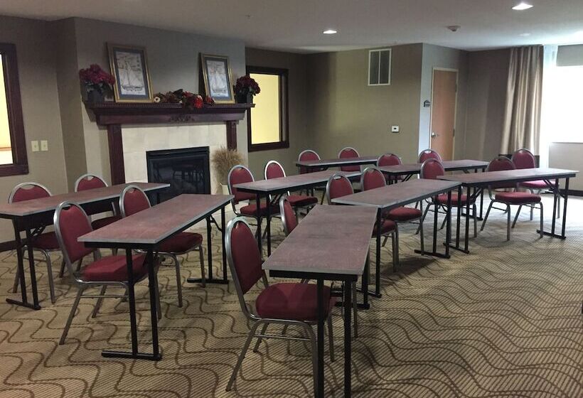 هتل Comfort Suites Lake Geneva East