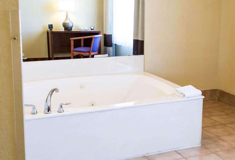 בית מלון כפרי Comfort Suites Fort Worth North Fossil Creek