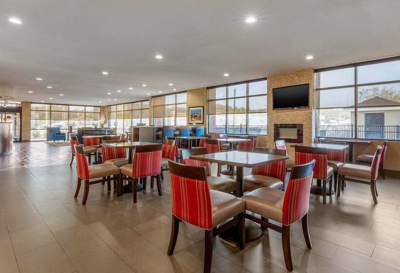 בית מלון כפרי Comfort Suites Pelham Hoover I 65