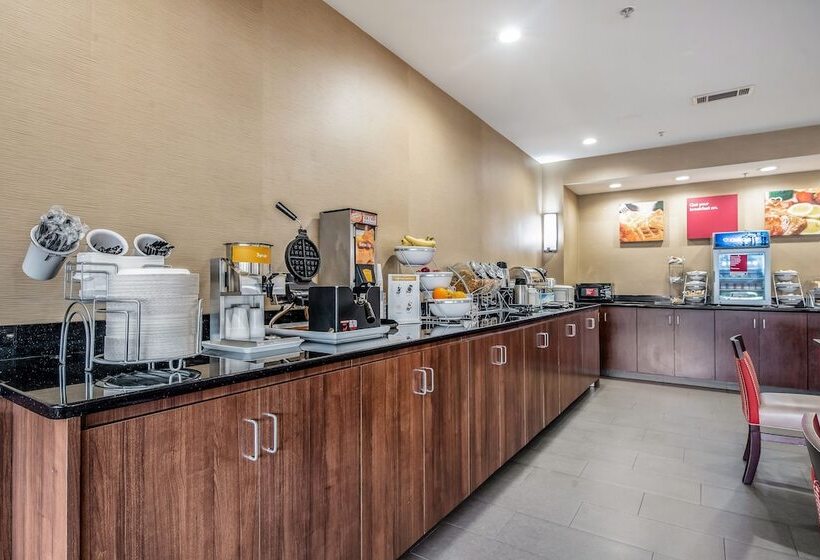 בית מלון כפרי Comfort Suites Pelham Hoover I 65